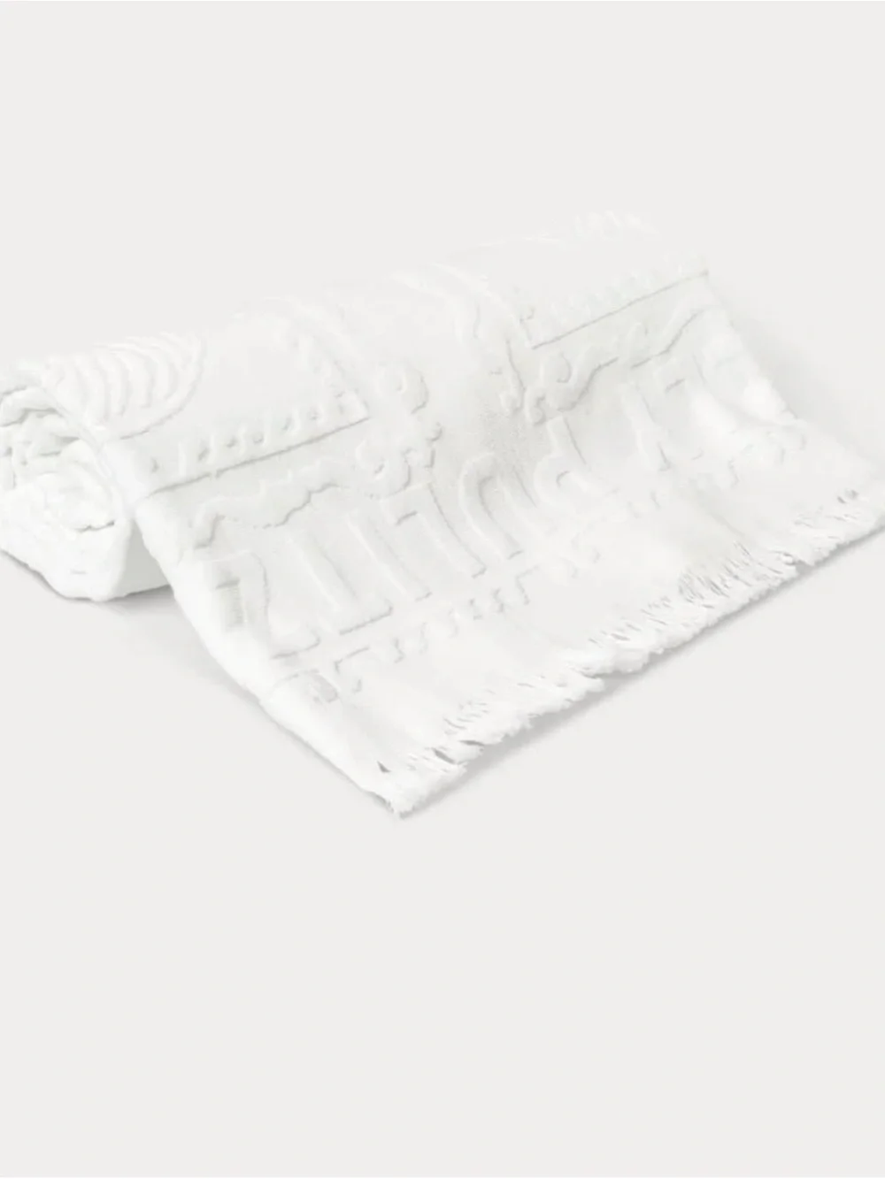 ⛱️ NWT Lilly Pulitzer white jacquard beach towel in color RESORT WHITE 🌺